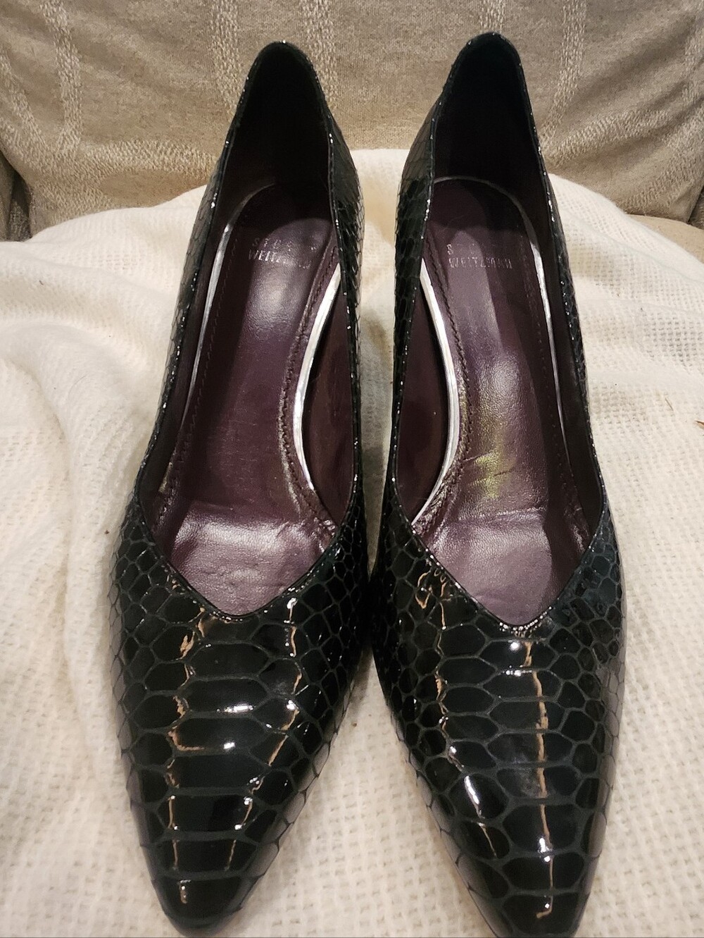 Stuart Weitzman Black Shiny Snakeskin Pattern Heels! Size 8 1/2